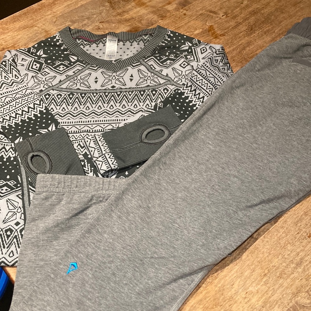 Ivivva for girl. Pants and sweater! Very good condition!